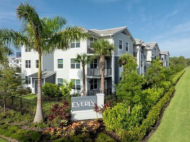 Images Everly Apartments