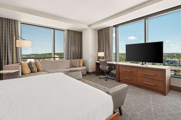 Images Hilton Rochester Mayo Clinic Area