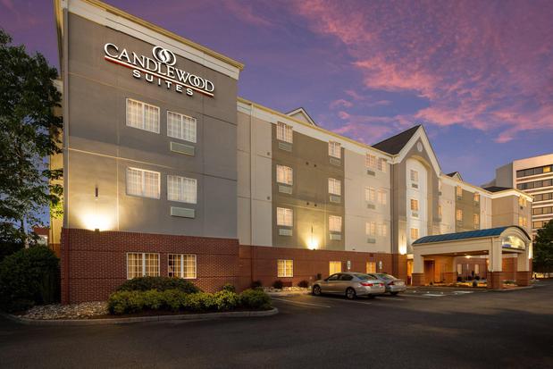 Images Candlewood Suites Virginia Beach Town Center by IHG