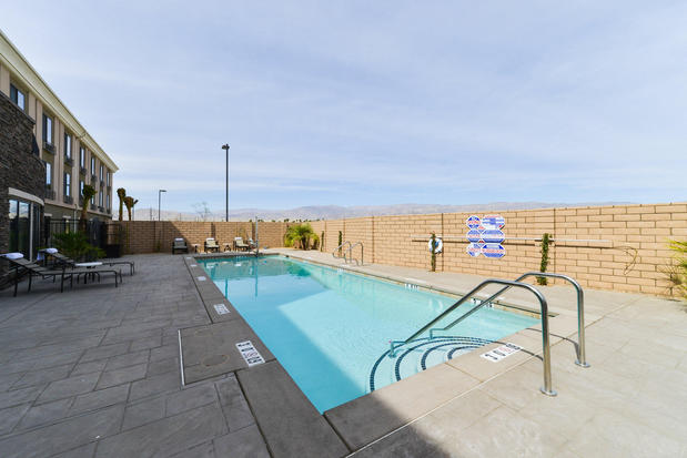 Images Holiday Inn Express & Suites Indio - Coachella Valley, an IHG Hotel