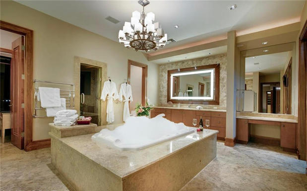 Images Lacy Colson REALTOR - Las Vegas Sotheby's International Realty