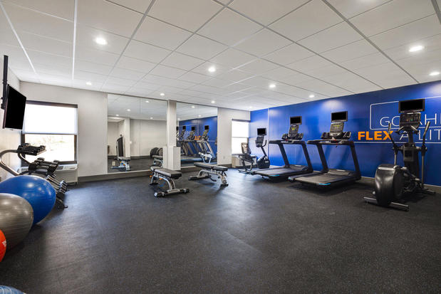 Images Holiday Inn Express & Suites Central Omaha by IHG