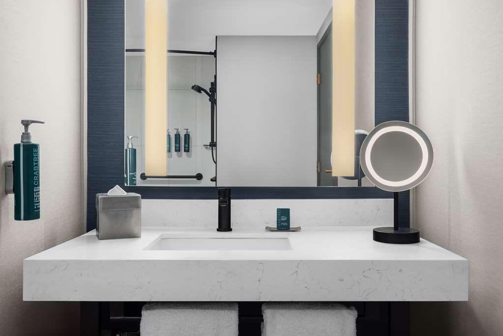 Guest room bath