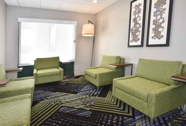 Images Holiday Inn Express & Suites Selma, an IHG Hotel