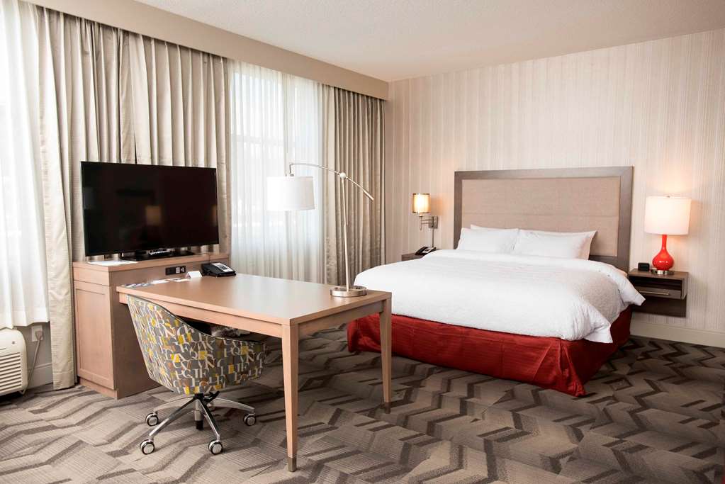 Guest room Hampton Inn & Suites by Hilton Thunder Bay Thunder Bay (807)577-5000