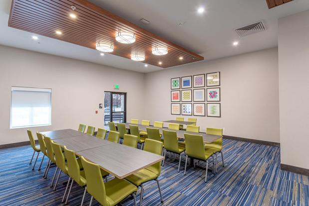Images Holiday Inn Express & Suites Columbus - Worthington by IHG