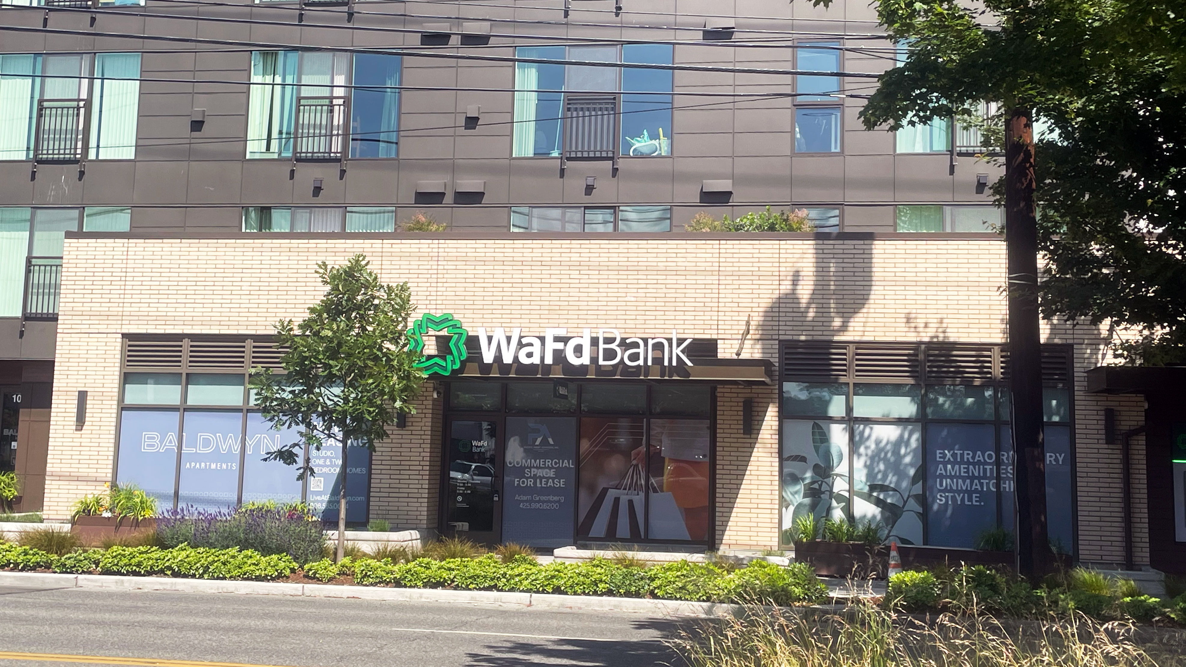 Photo of the WaFd Bank Branch location in Seattle, Washington. Located at 10712 5th Avenue NE, Suite A, Seattle, WA 98125