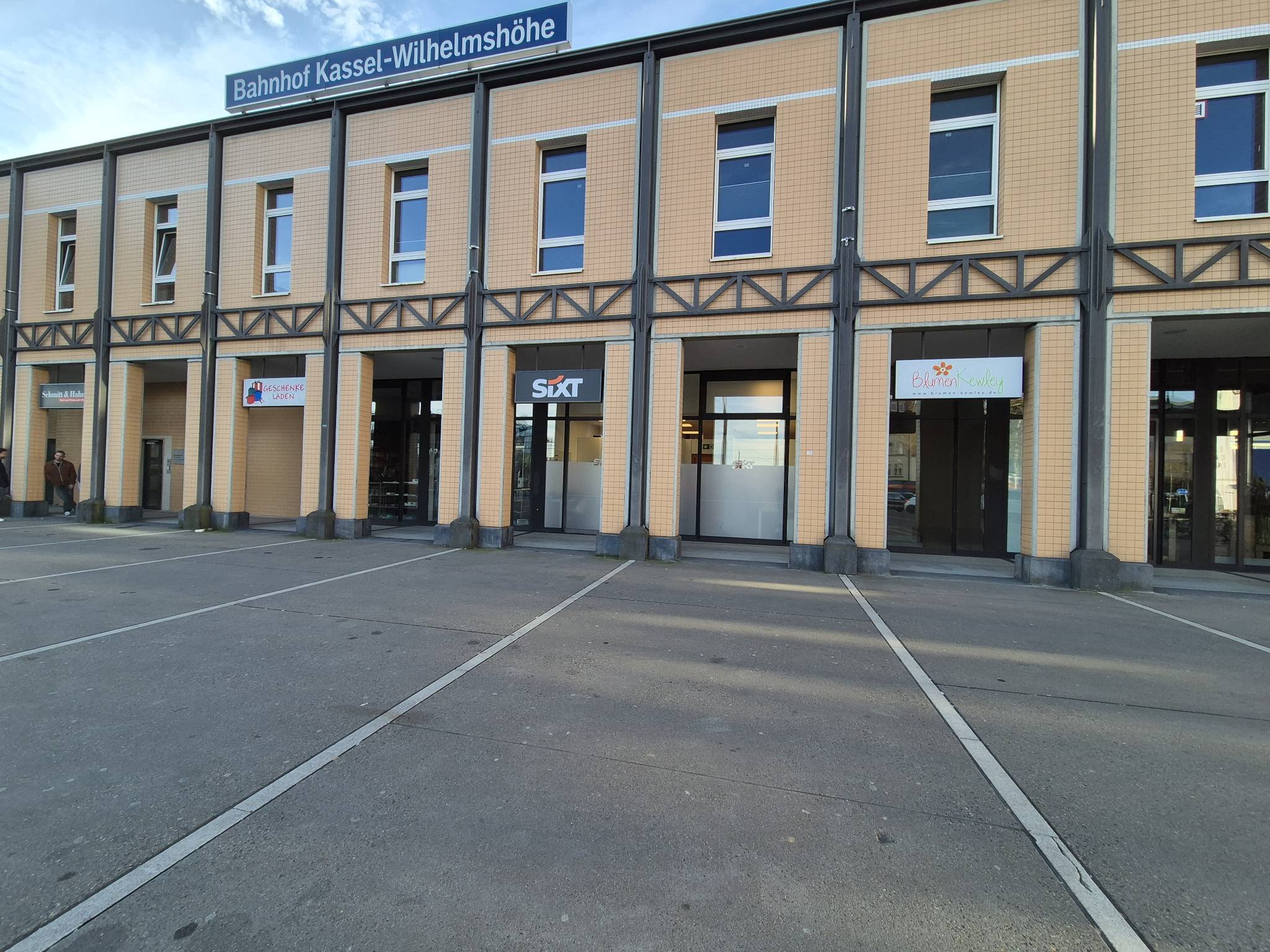 SIXT Autovermietung Kassel-Wilhelmshoehe Bahnhof, Willy-Brandt-Platz 1 in Kassel