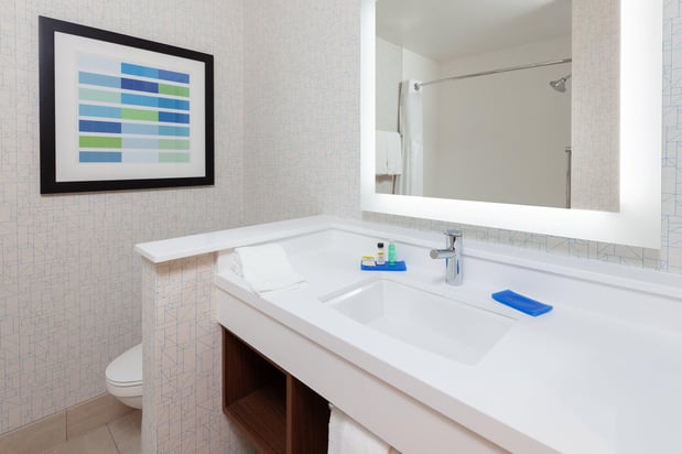 Images Holiday Inn Express & Suites Ventura Harbor by IHG