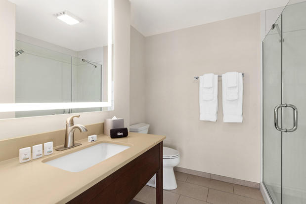 Images Holiday Inn Express & Suites Evansville Downtown by IHG