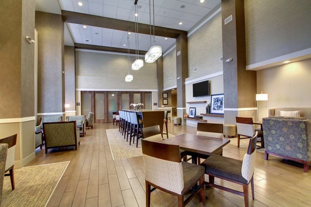 Images Hampton Inn & Suites Milwaukee West