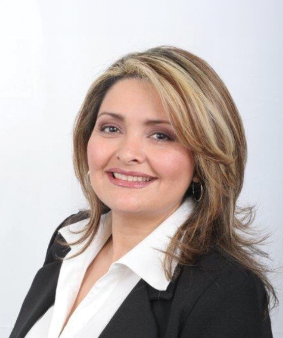 Karol Vera headshot
