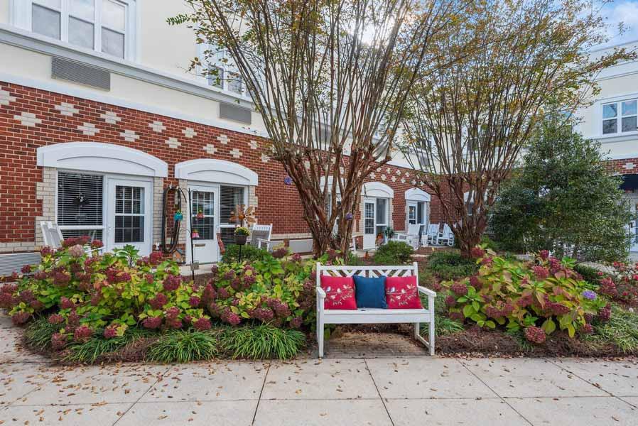 Morningside of Gastonia outdoor sitting area