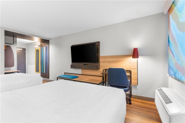 Images Tru by Hilton Pensacola I-10 North Davis Highway