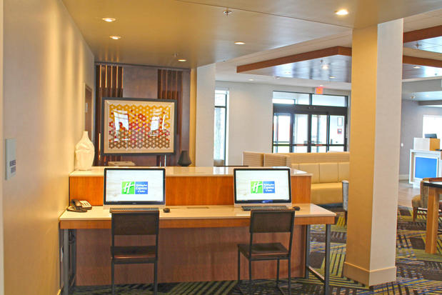Images Holiday Inn Express & Suites St. Louis South - I-55 by IHG