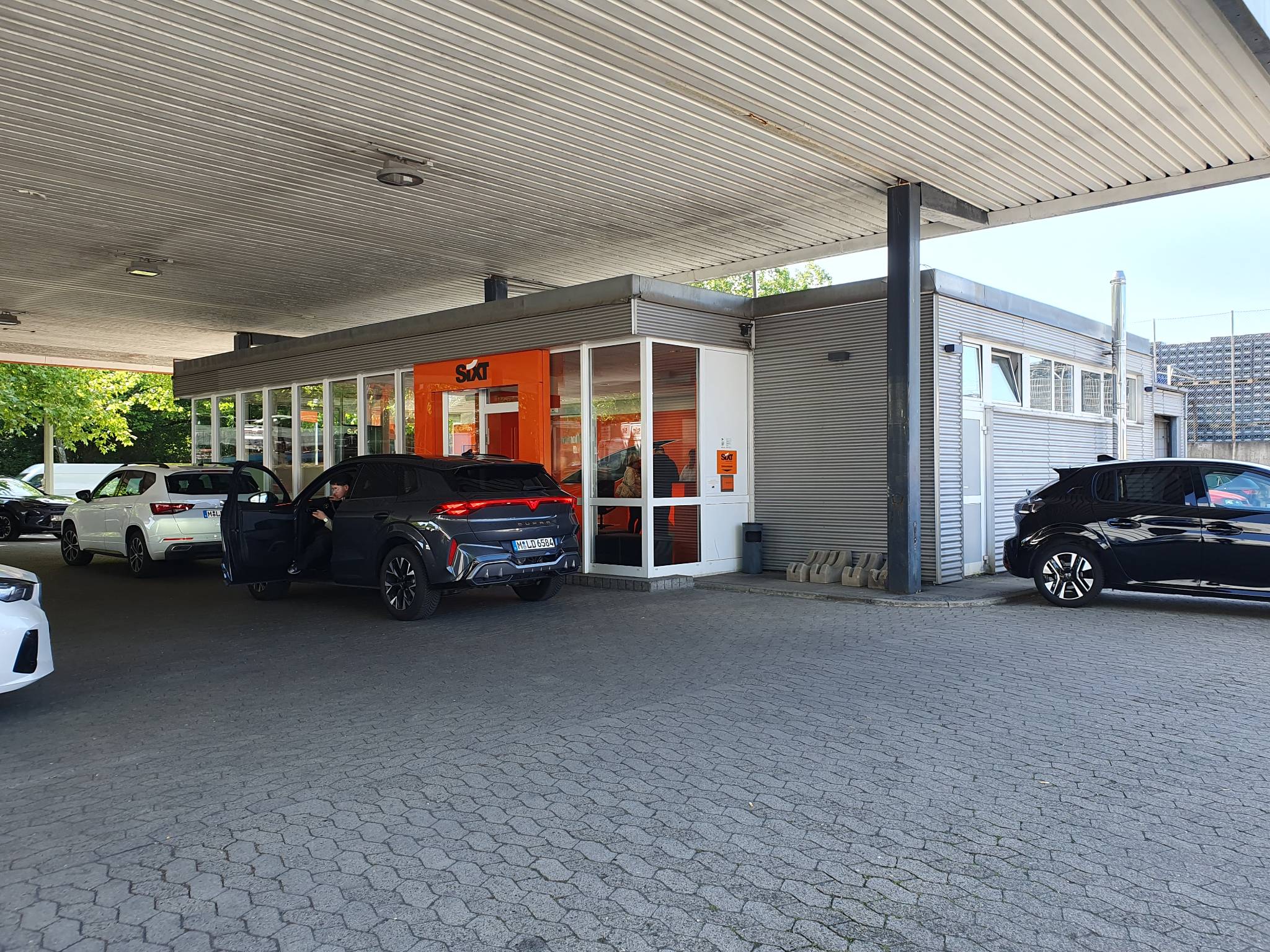SIXT Autovermietung Braunschweig Süd, Berliner Platz 1B in Braunschweig