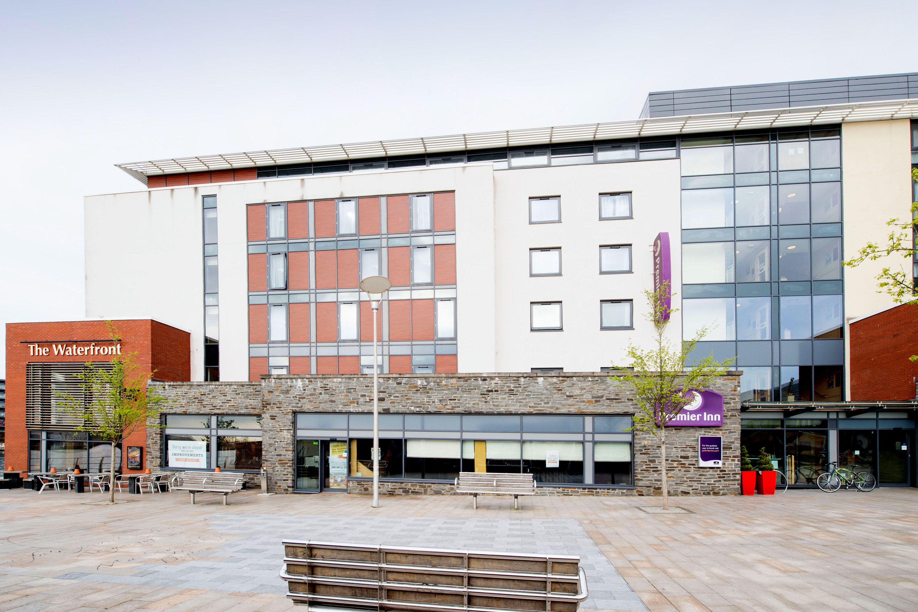 Images Premier Inn Swansea Waterfront hotel
