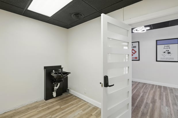 Images The Beauty Bank- Middletown Ohio Luxury Salon Suite & Booth Rental