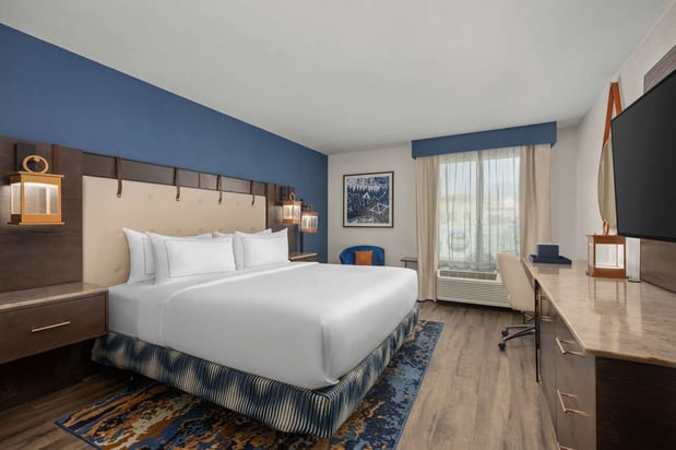Images Hotel Westport Kansas City, Tapestry Collection by Hilton