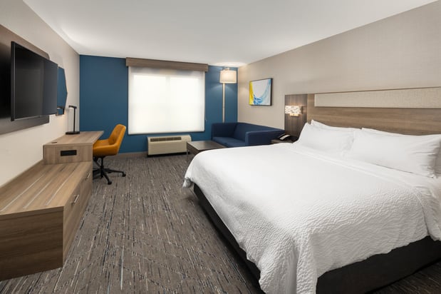 Images Holiday Inn Express & Suites Green Bay East by IHG