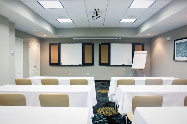 Images Staybridge Suites Houston IAH - Beltway 8 by IHG
