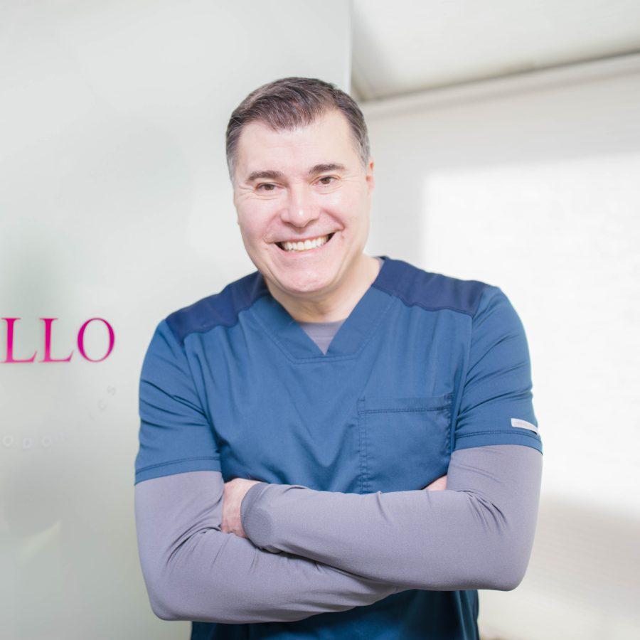 Dr. Daniel Varallo is a certified orthodontist who’s created smiles in Arlington and Burlington for more than 20 years.

He has the knowledge and experience to give you the latest orthodontic technology in an environment that makes you feel comfortable.