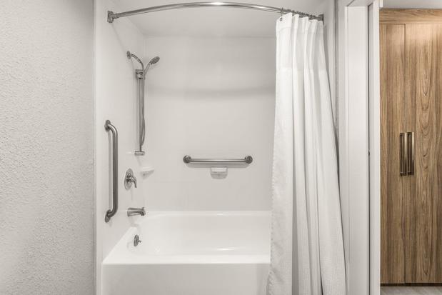 Images Crowne Plaza Orlando - Lake Buena Vista by IHG
