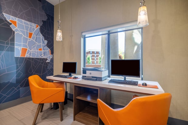 Images Holiday Inn Express & Suites Kansas City Airport by IHG