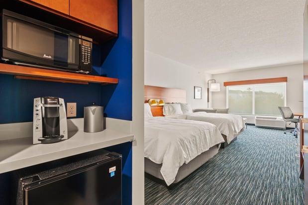Images Holiday Inn Express & Suites Orlando - Lake Buena Vista by IHG