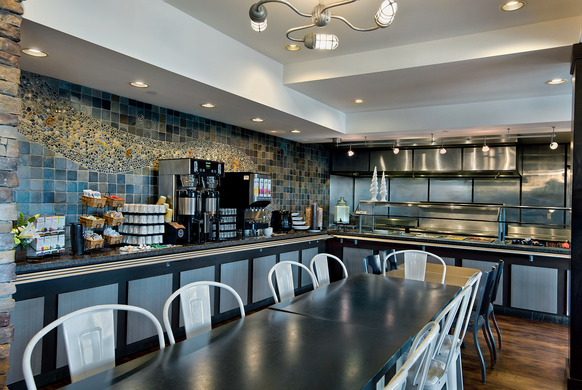 Oxford Suites Silverdale Image