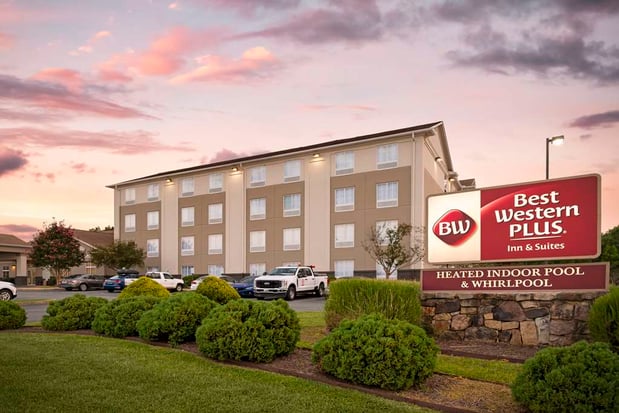 Images Best Western Plus Crossroads Inn & Suites