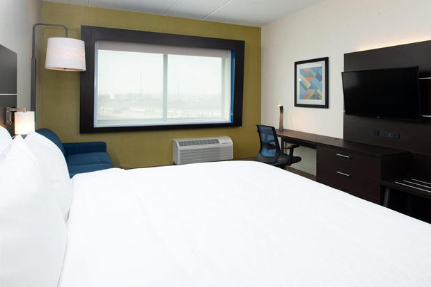 Images Holiday Inn Express & Suites Romeoville - Joliet North by IHG