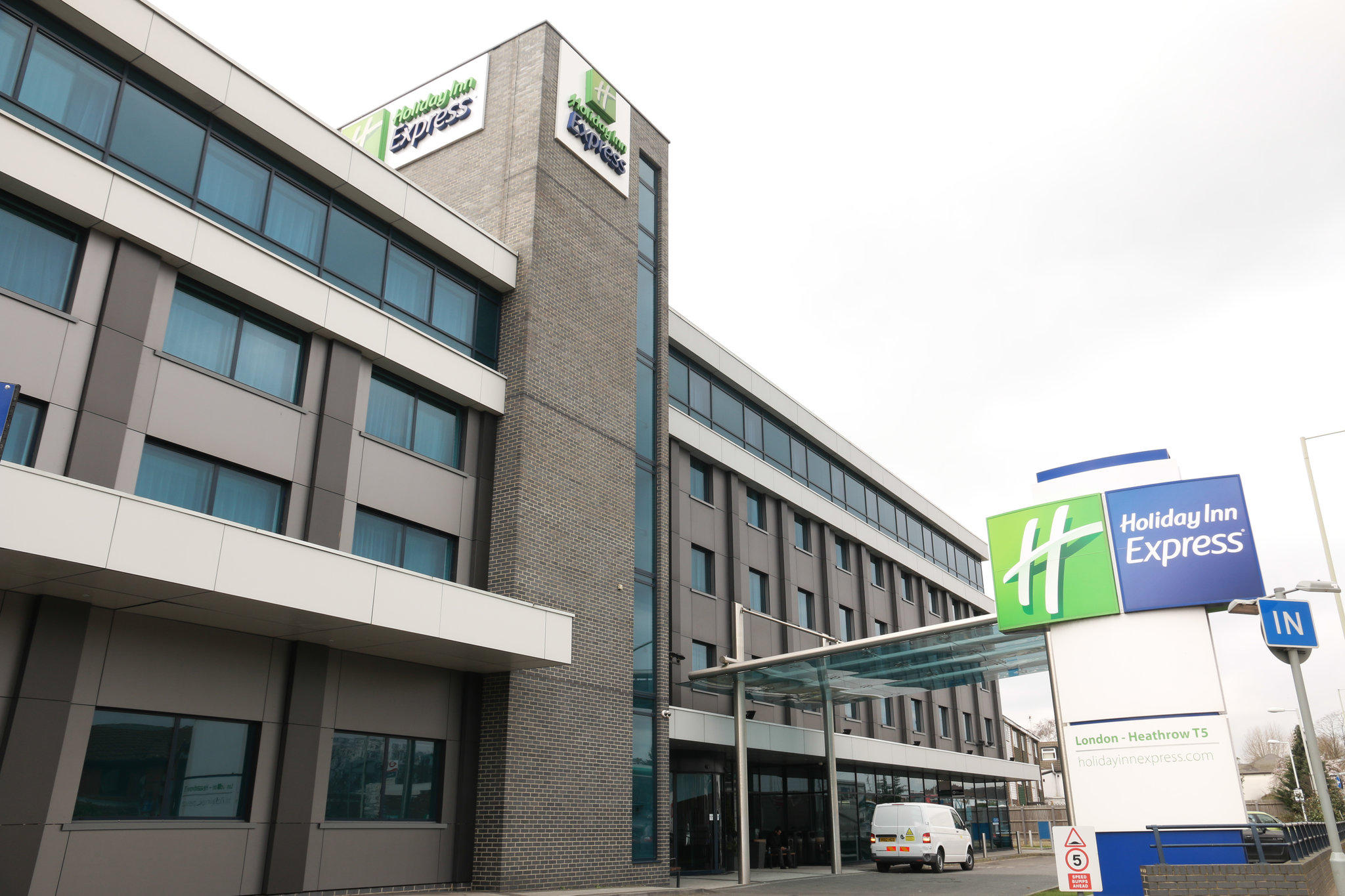 Holiday Inn Express London - Heathrow T5, an IHG Hotel Slough 01753 684001