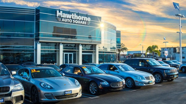 Images Hawthorne Auto Square
