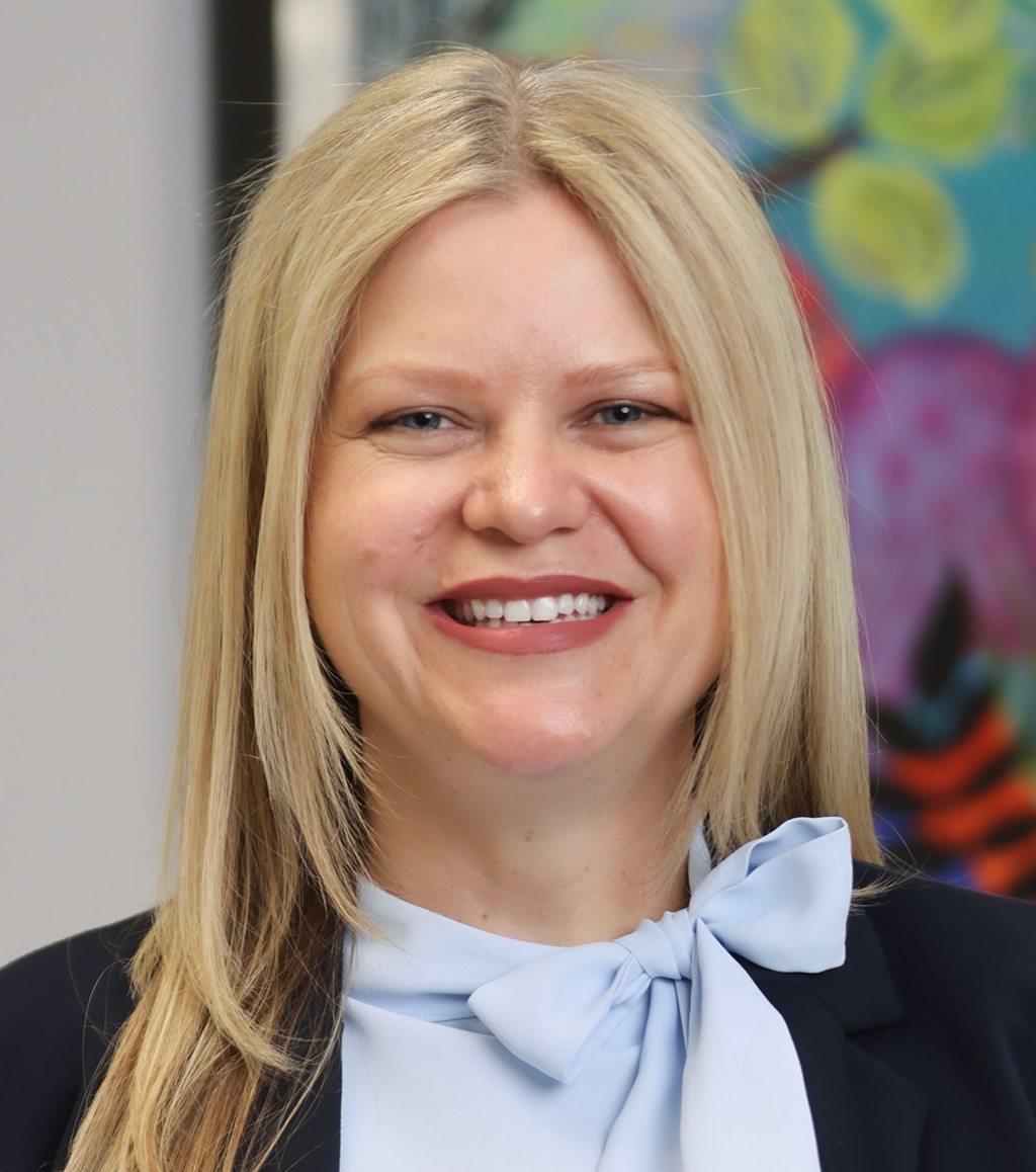 Headshot of Dr. Eileen Curry