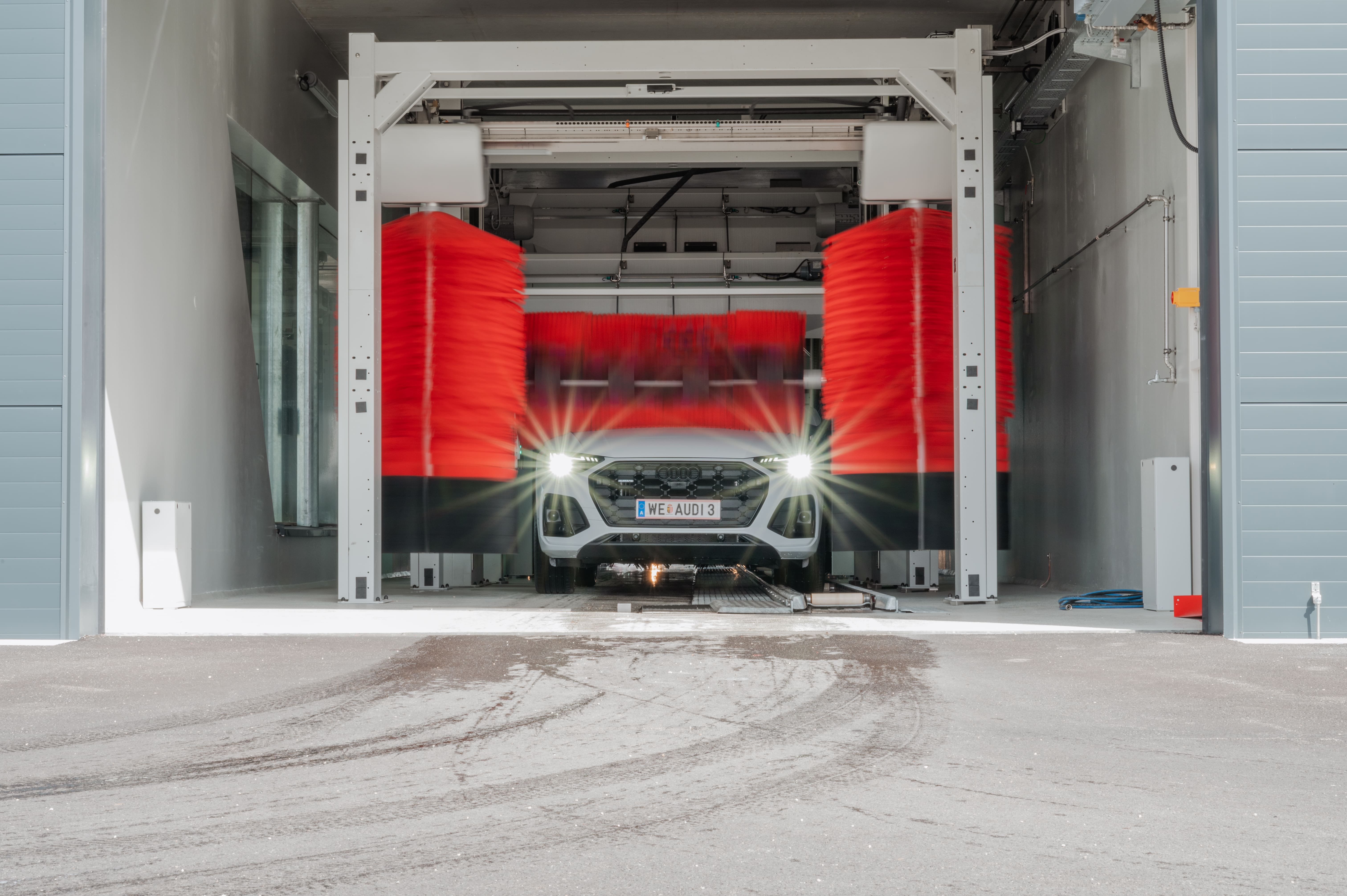 Clean & Charge - Wels I Außenwäsche - Innenreinigung - Ladestation, Werndlstraße 9 in Wels