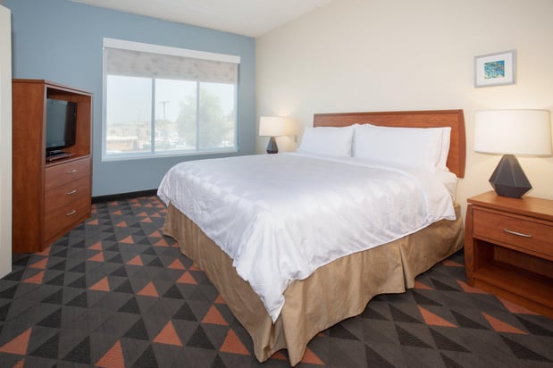 Images Holiday Inn & Suites Goodyear - West Phoenix Area by IHG