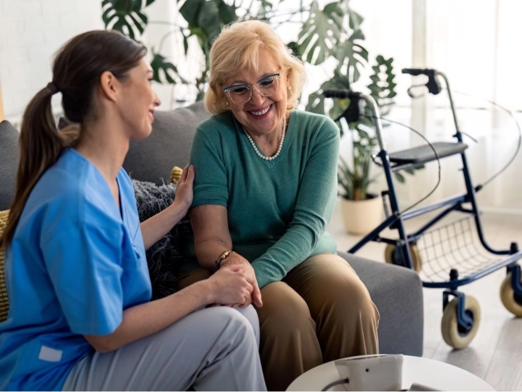 A CareMate Home Health Care nurse providing compassionate in-home care to a senior client in Saint Paul, Minnesota. Our skilled caregivers offer personal care, medication reminders, chronic disease management, and daily living assistance to help seniors remain safe and comfortable at home.