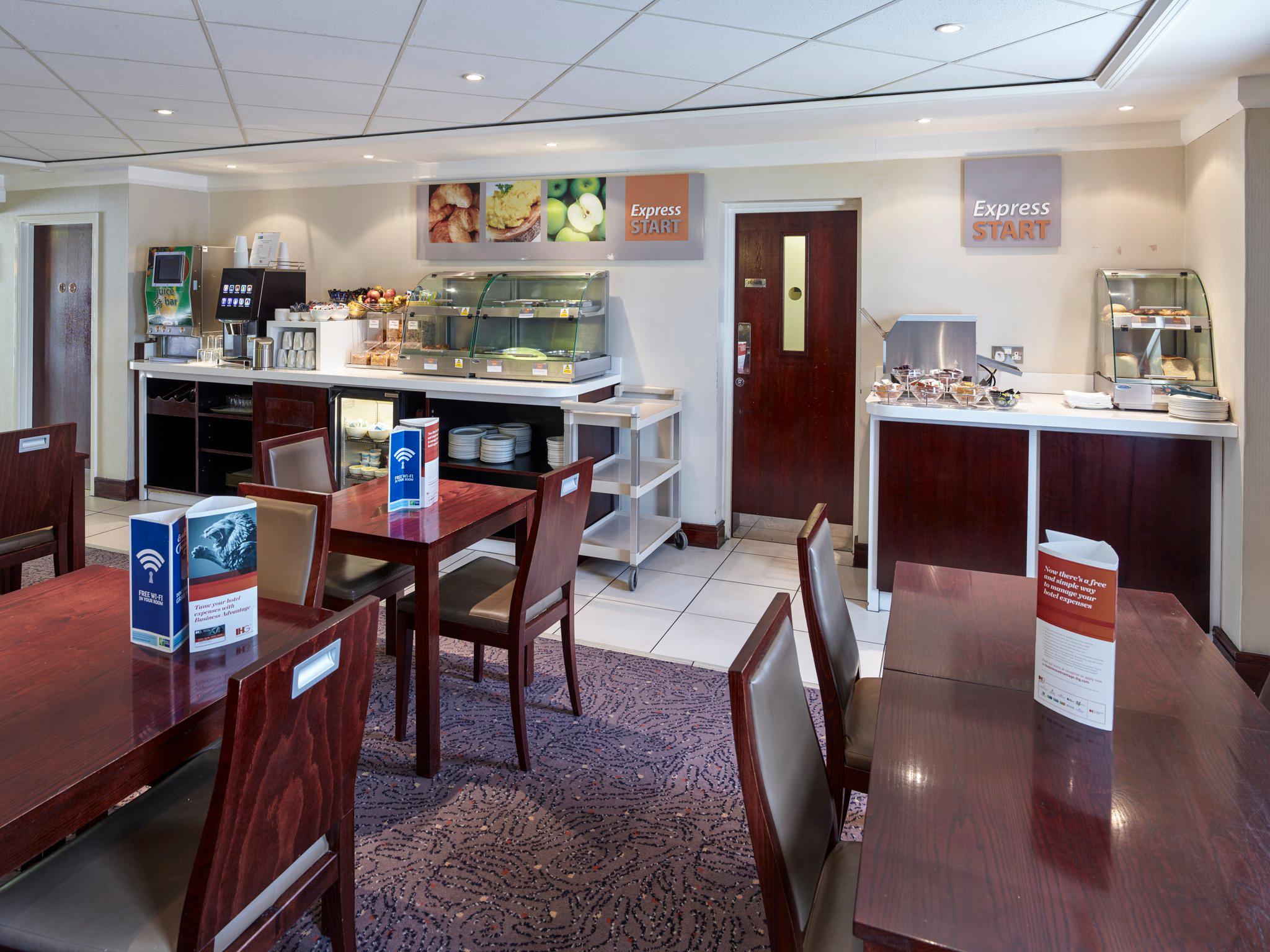 Holiday Inn Express Glenrothes, an IHG Hotel Glenrothes 01592 745509