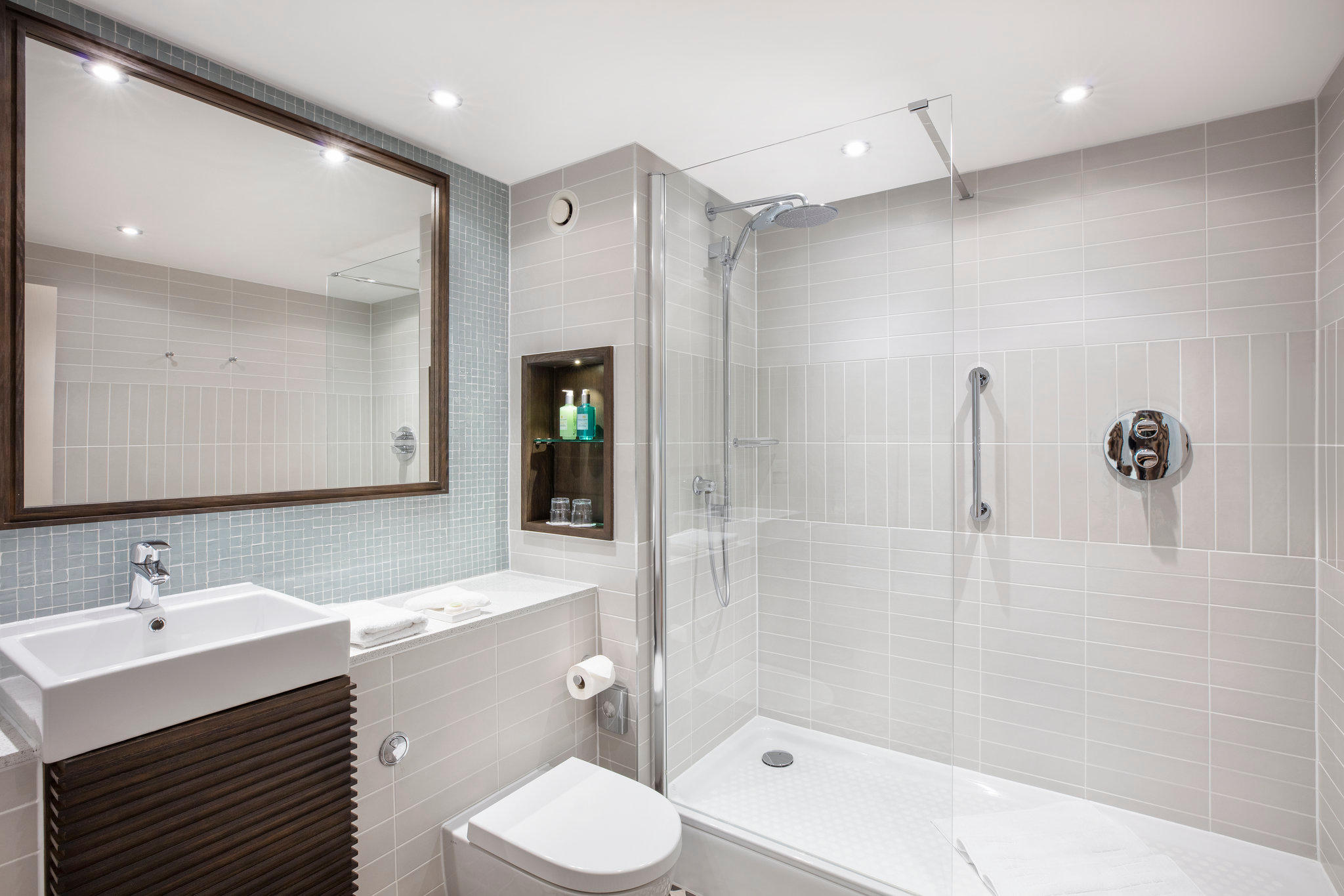 Images Staybridge Suites London - Heathrow Bath Road, an IHG Hotel