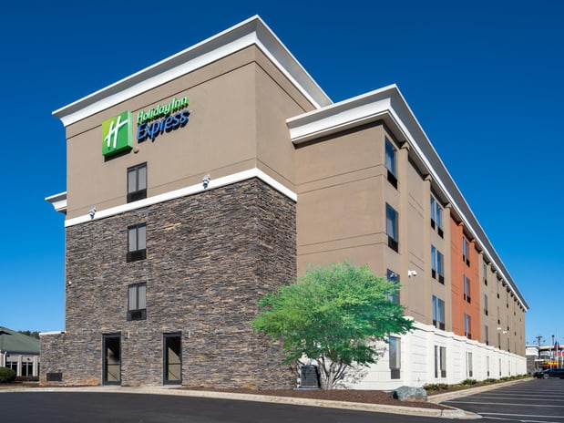 Images Holiday Inn Express & Suites Greensboro-(I-40 @ Wendover) by IHG