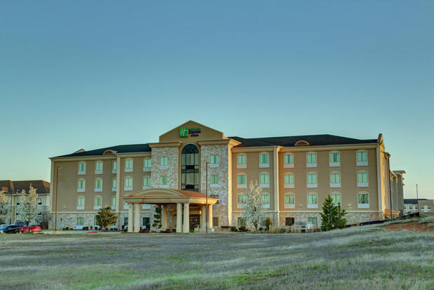 Images Holiday Inn Express & Suites Texarkana East, an IHG Hotel