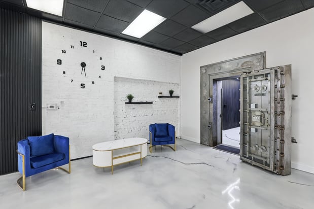 Images The Beauty Bank- Middletown Ohio Luxury Salon Suite & Booth Rental
