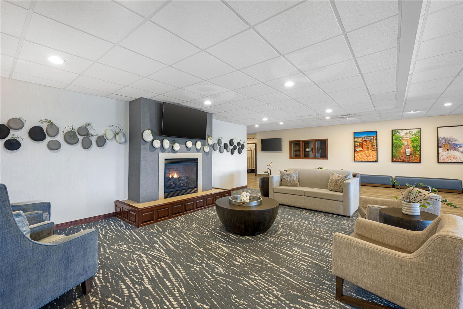 BW Dubuque IA Lobby