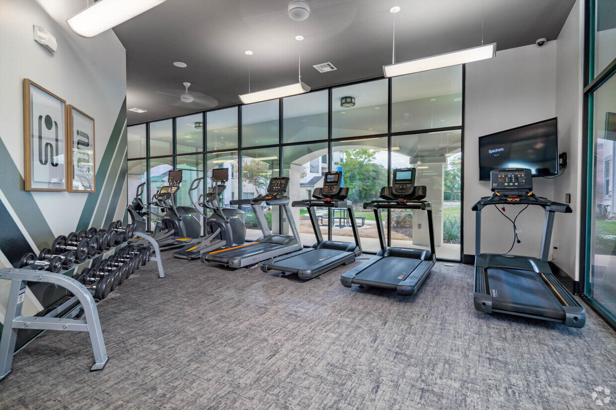 This fitness facility was thoroughly sanitized by Dallas Janitorial Services, featuring disinfected exercise equipment and immaculate flooring. Our gym cleaning services prioritize hygiene in high-touch environments where proper sanitization is essential.