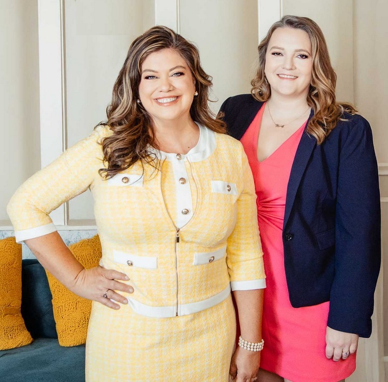 Amber Vazquez (L) & Megan Roper (R) 