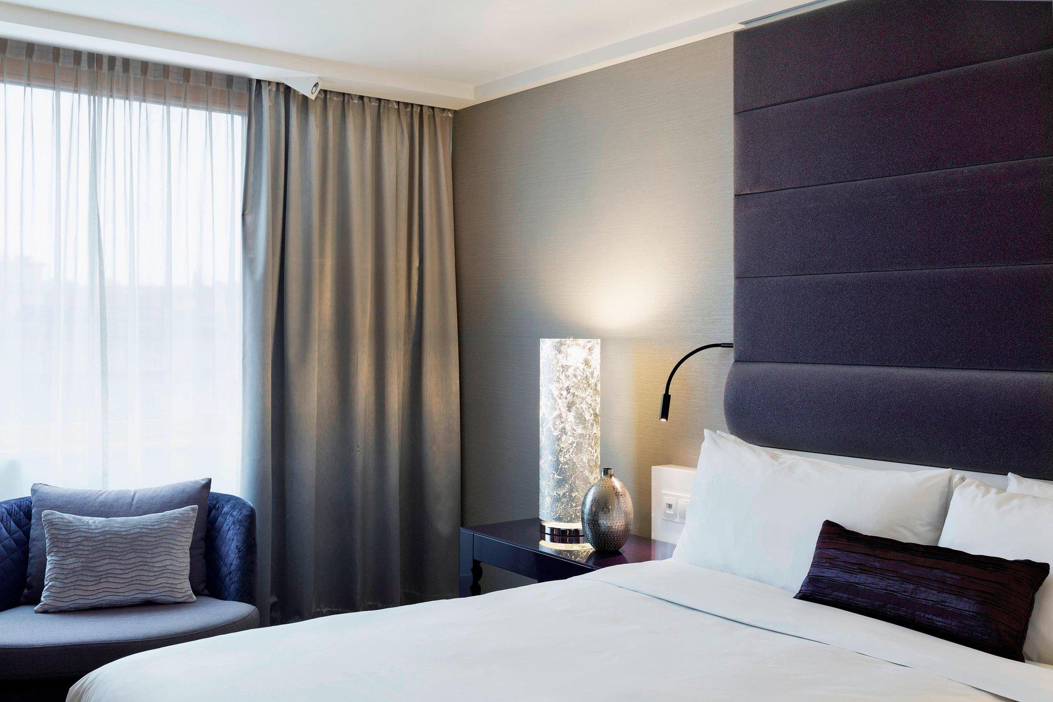 Renaissance Wien Hotel, Linke Wienzeile/Ullmannstrasse 71 in Vienna