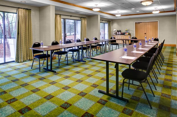 Images Holiday Inn Express & Suites Atlanta Buckhead by IHG