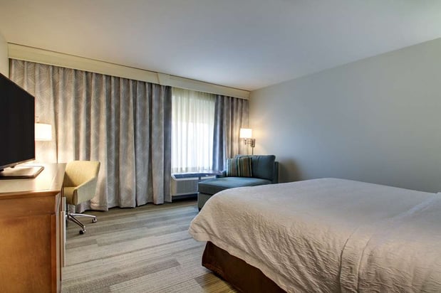 Images Hampton Inn & Suites Milwaukee West