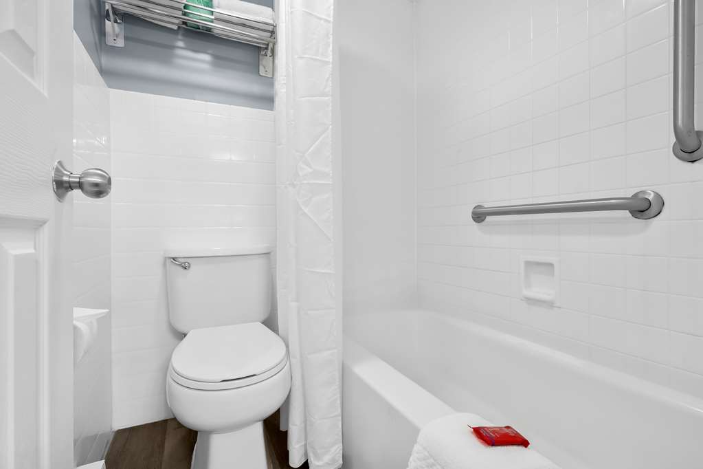 BW SureStay Plus Wilmington DE Accessible